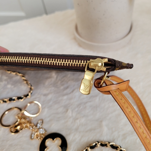 🍁 LOUIS VUITTON Neverfull Monogram GM/MM Clutch/ Wristlet/ Crossbody - Picture 9 of 16